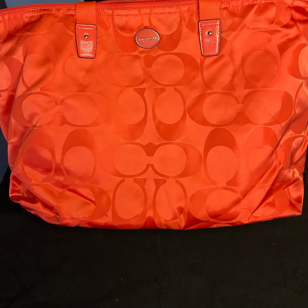 Coach authentic two piece weekend travel/tote bag. In really good condition.
